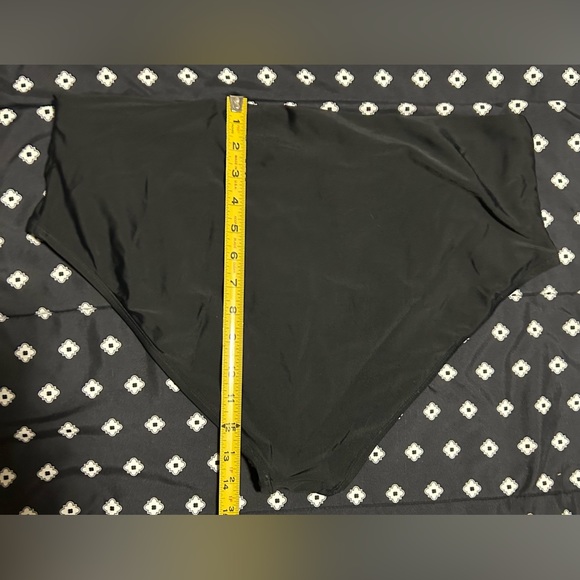 💰2/$10 Black Swimsuit Highwaisted bottoms- size 1x/xl - Picture 4 of 7